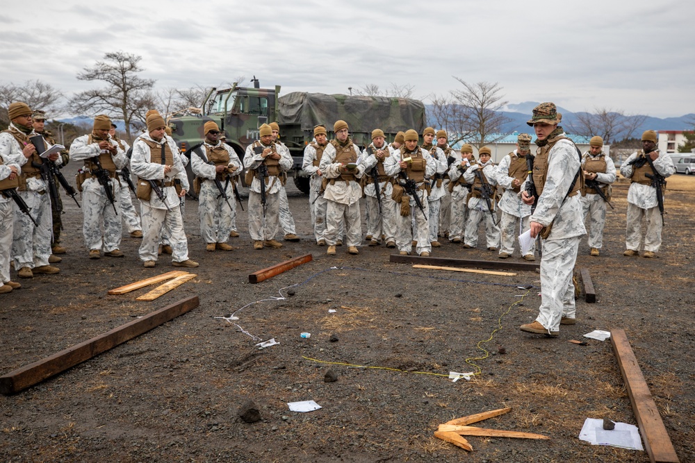 CLR-3 Conducts Battle Hand Off Drills