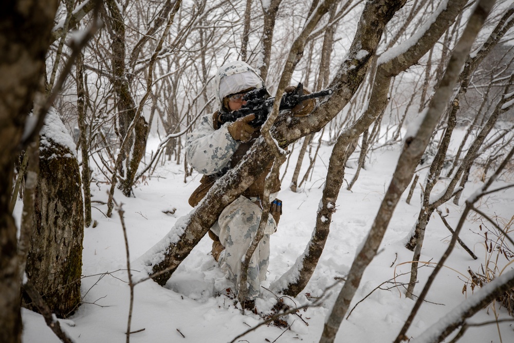 CLR-3 Conducts Battle Hand Off Drills