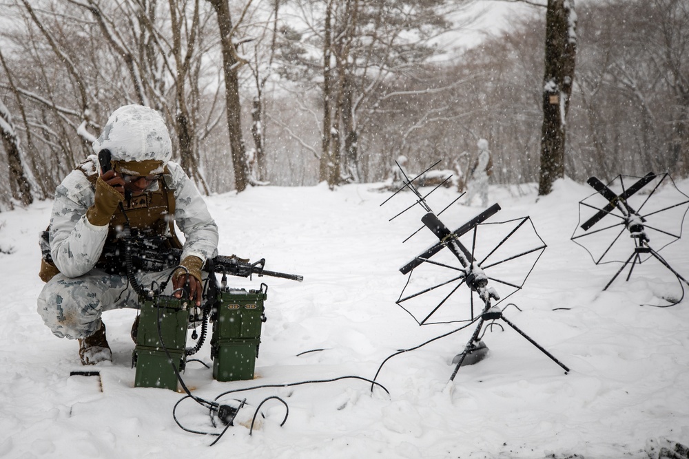 CLR-3 Conducts Battle Hand Off Drills