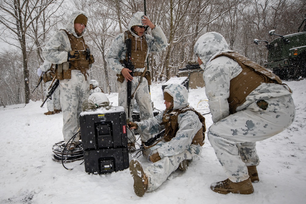 CLR-3 Conducts Battle Hand Off Drills