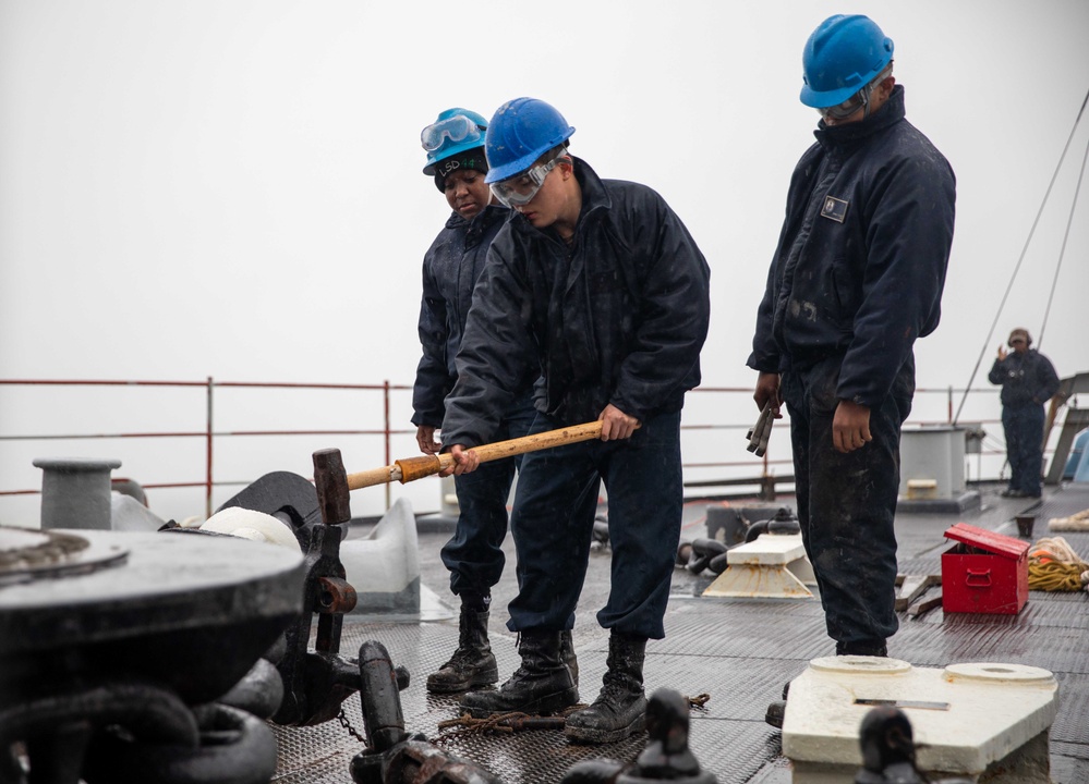 USS Gunston Hall Arrives in Portsmouth, United Kingdom