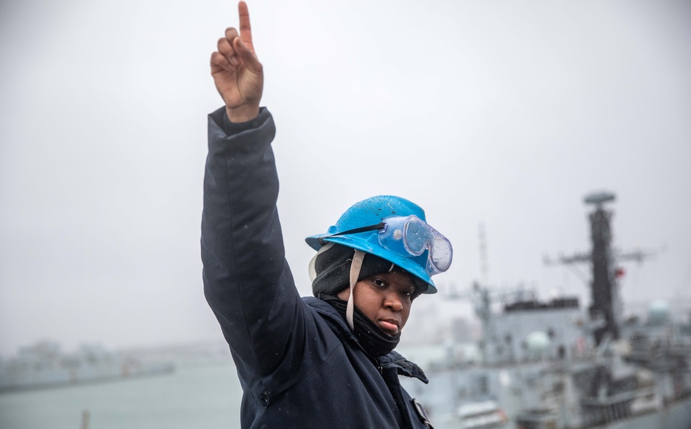 USS Gunston Hall Arrives in Portsmouth, United Kingdom