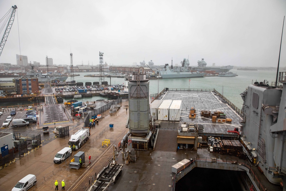 USS Gunston Hall Arrives in Portsmouth, United Kingdom