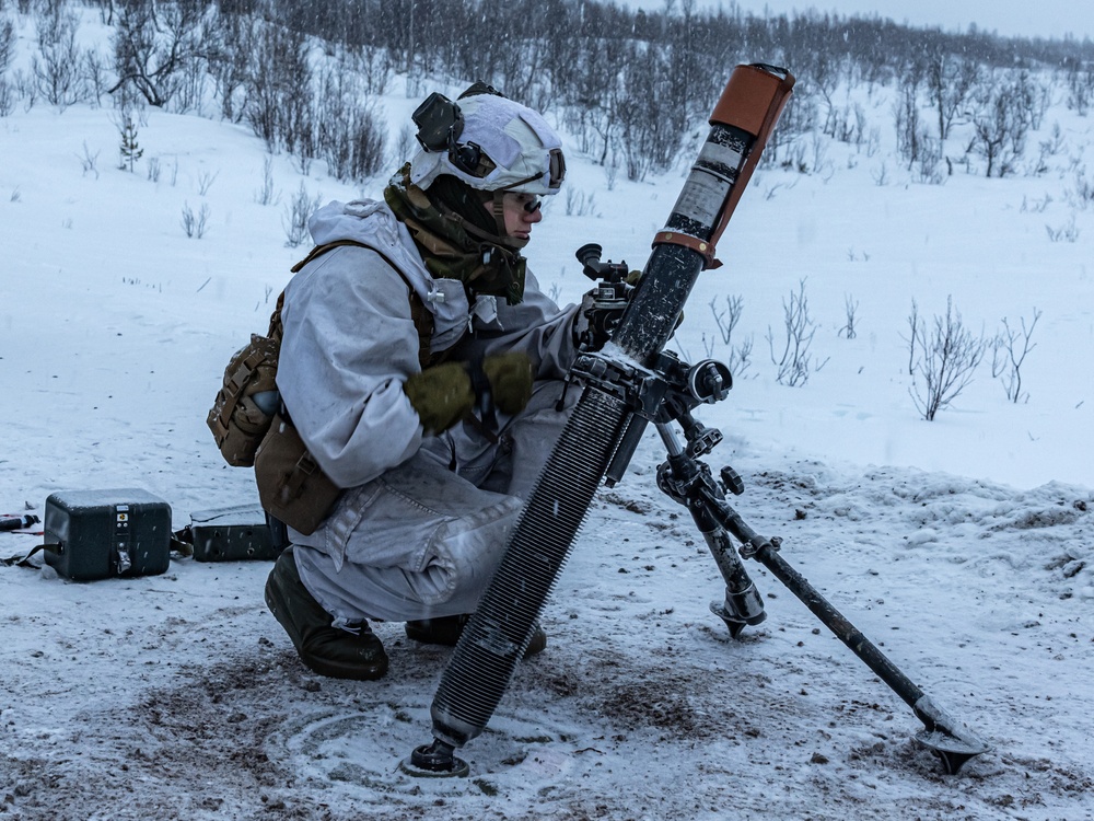 Norwegian Army Showcases the 81 mm Mortar in Arctic Environment with U.S. Marines