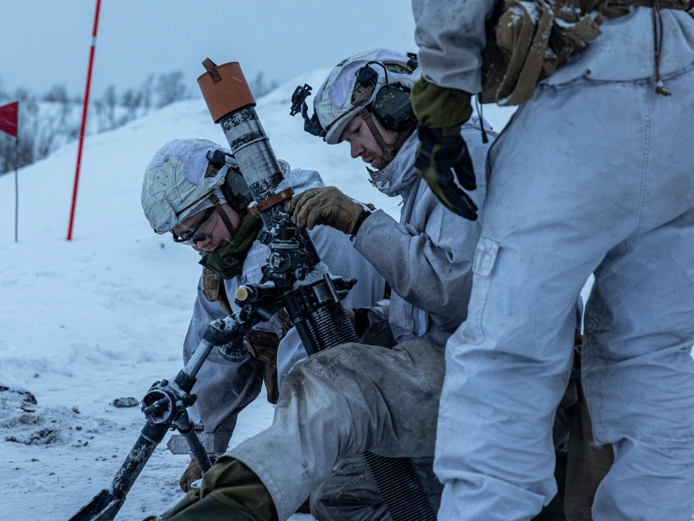 Norwegian Army Showcases the 81 mm Mortar in Arctic Environment with U.S. Marines