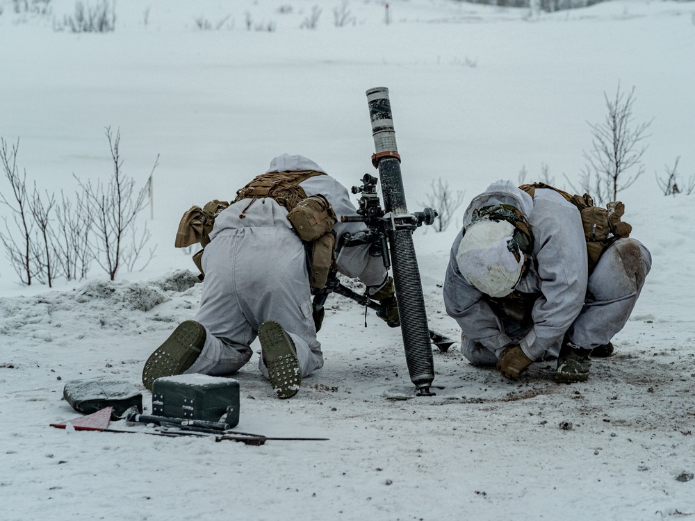 Norwegian Army Showcases the 81 mm Mortar in Arctic Environment with U.S. Marines