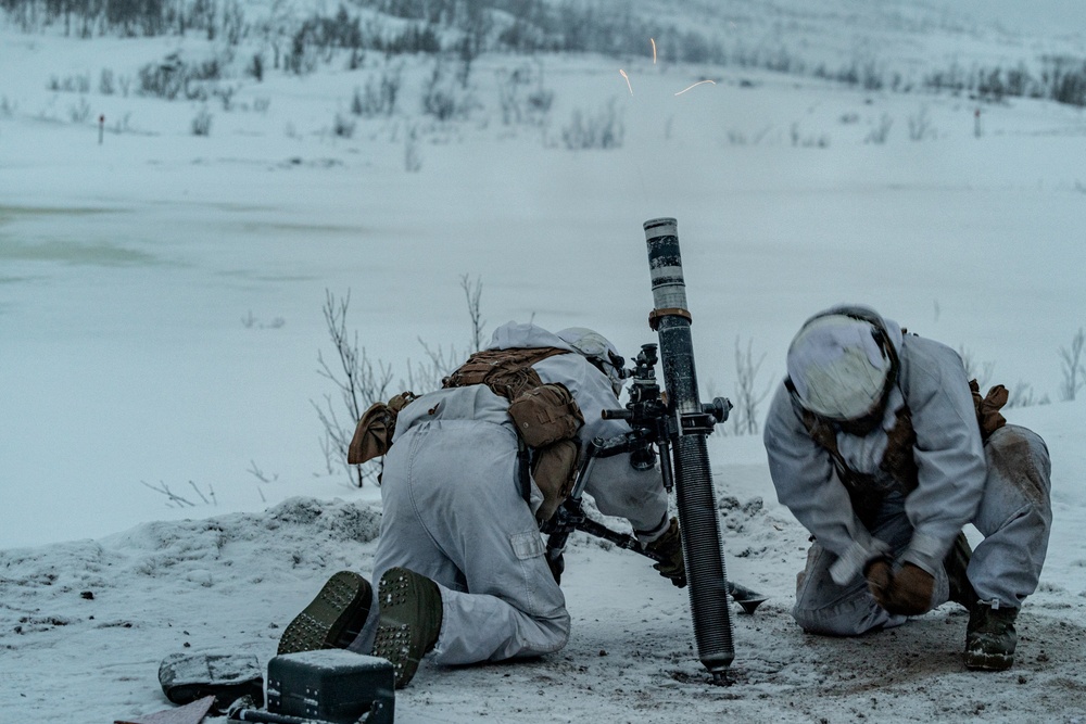 Norwegian Army Showcases the 81 mm Mortar in Arctic Environment with U.S. Marines