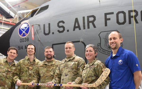 Nose art tradition continues at Niagara