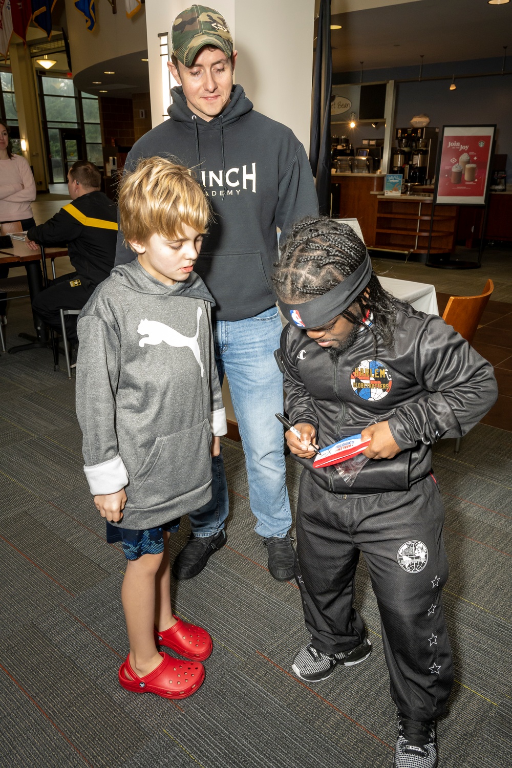 Harlem Globetrotters visit Naval Support Activity Bethesda/Walter Reed