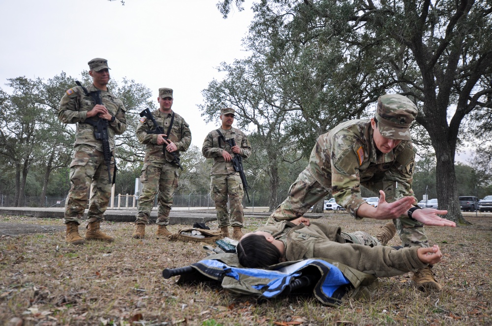 CA medic provides first aid class to Best Squad competitors