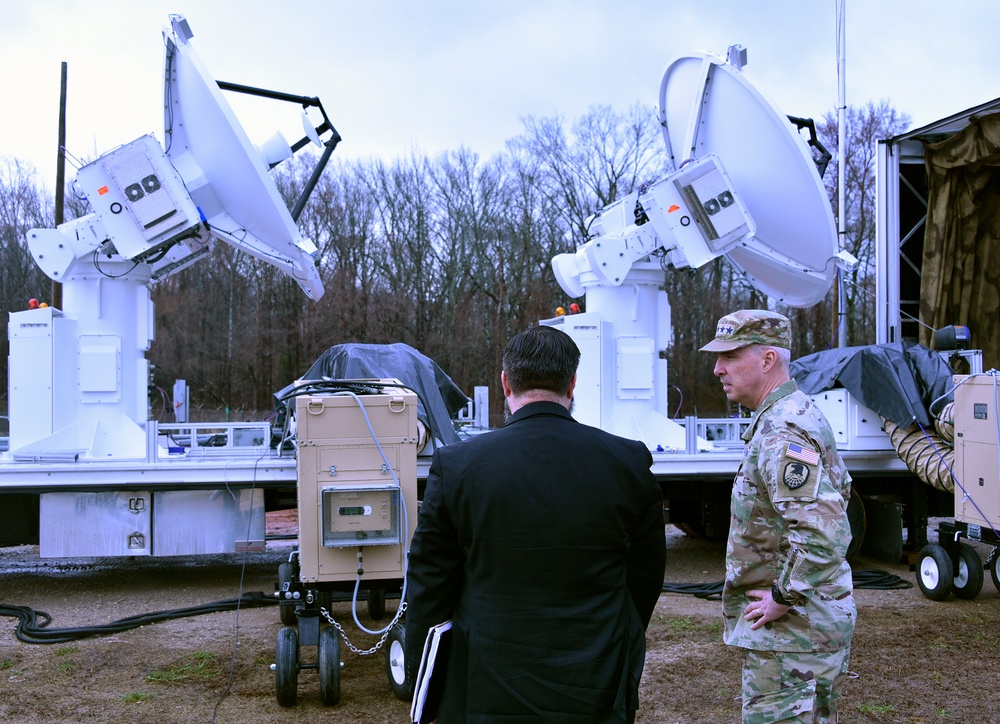 SPACECOM commander visits Army space command