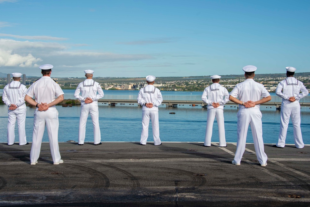 USS Carl Vinson (CVN 70) Pulls into Pearl Harbor for a Scheduled Port Visit