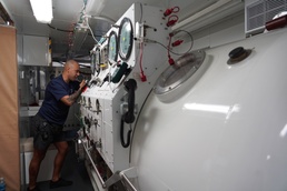 Shipyard Dive Locker Uses Chamber to Treat Hearing Loss