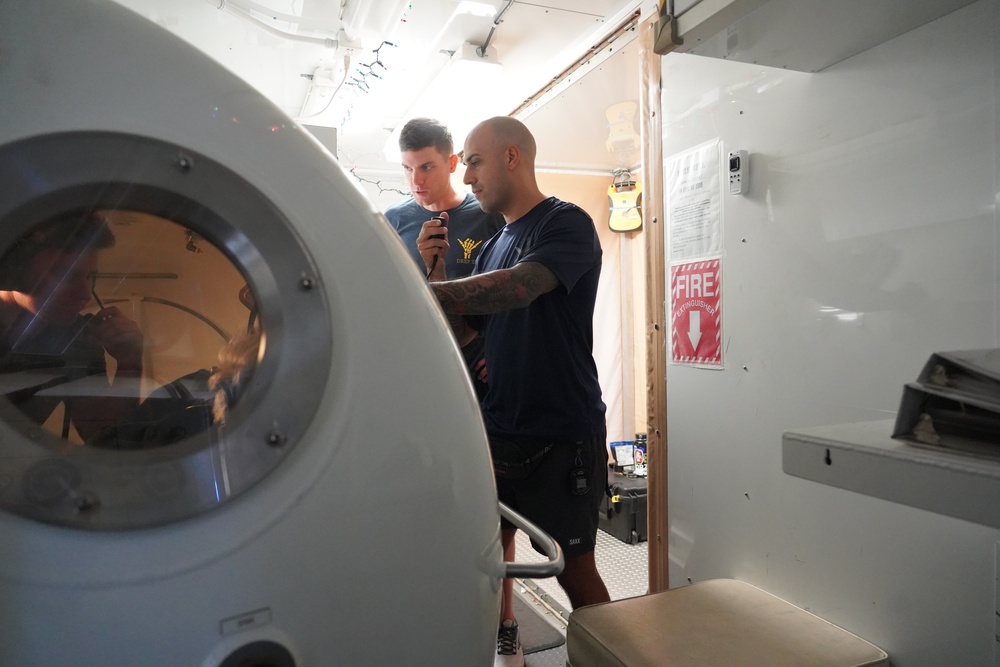Shipyard Dive Locker Uses Chamber to Treat Hearing Loss