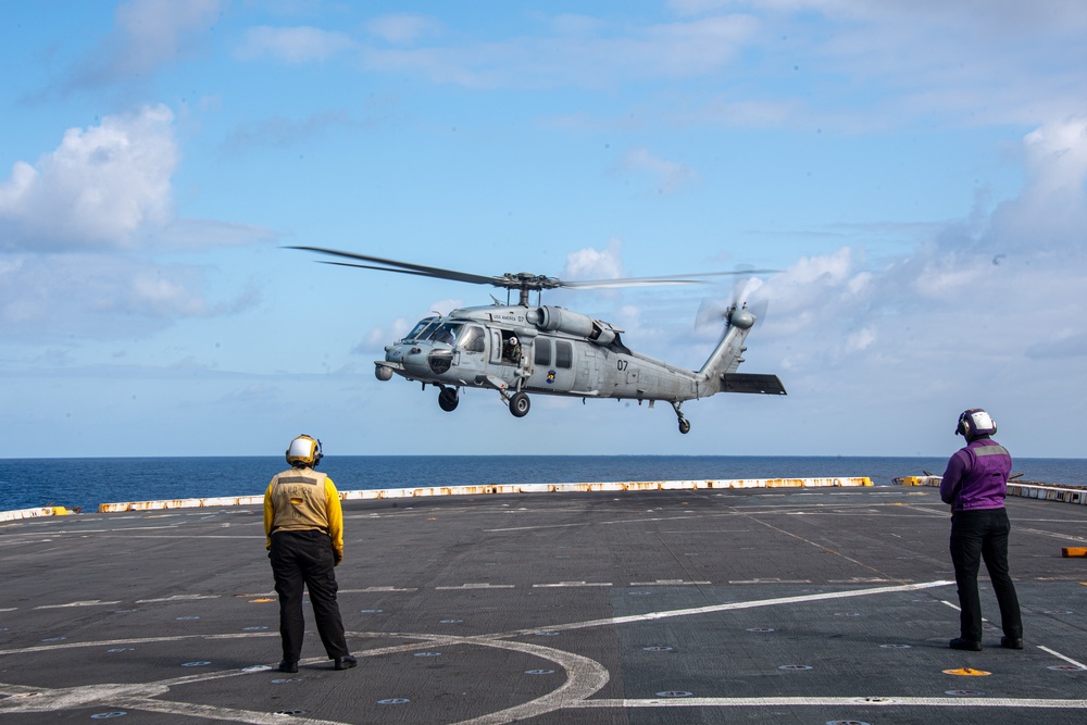 USS Green Bay (LPD 20) Conducts Flight Operations