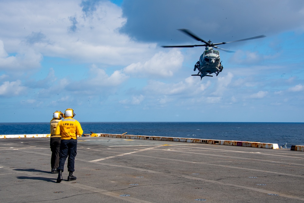 USS Green Bay (LPD 20) Conducts Flight Operations