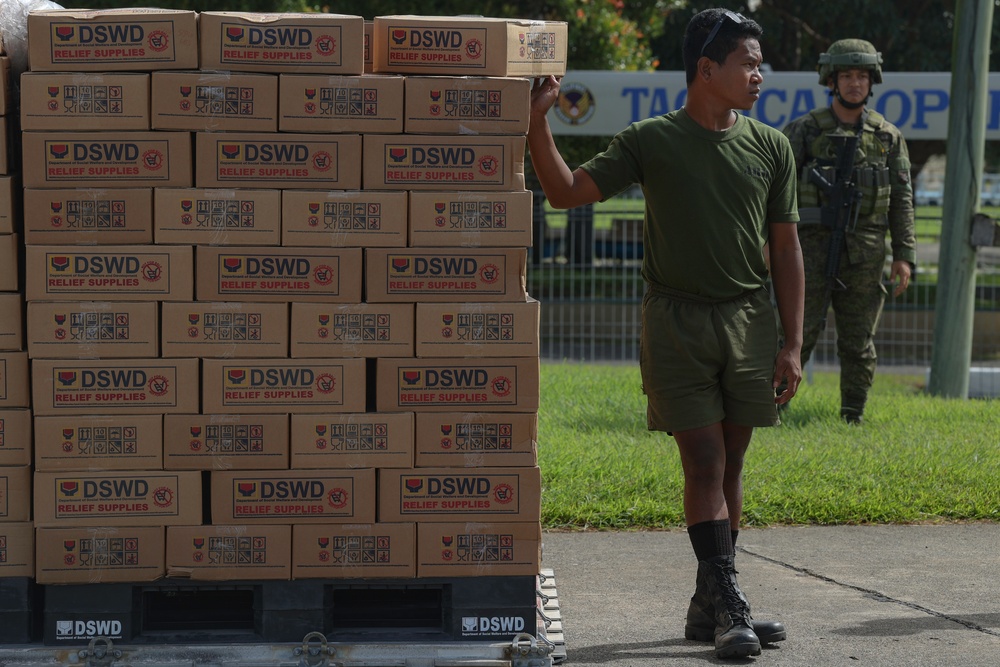 U.S. Marines Continue To Support Mindanao Relief Efforts Alongside Philippine Allies