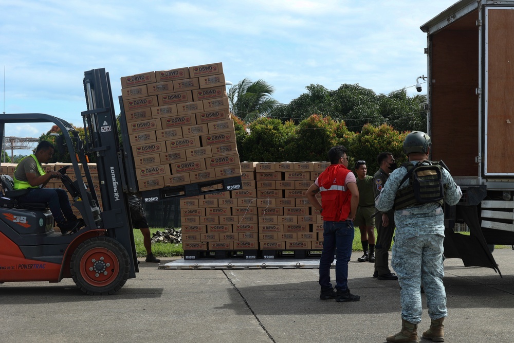 U.S. Marines Continue To Support Mindanao Relief Efforts Alongside Philippine Allies