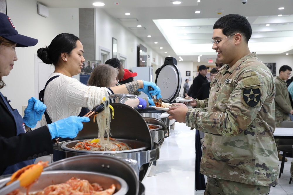 IMCOM-Pacific Director visits USAG Yongsan-Casey