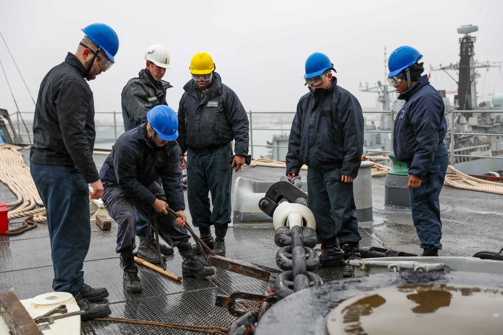 USS Gunston Hall (LSD 44) Departs Portsmouth, United Kingdom