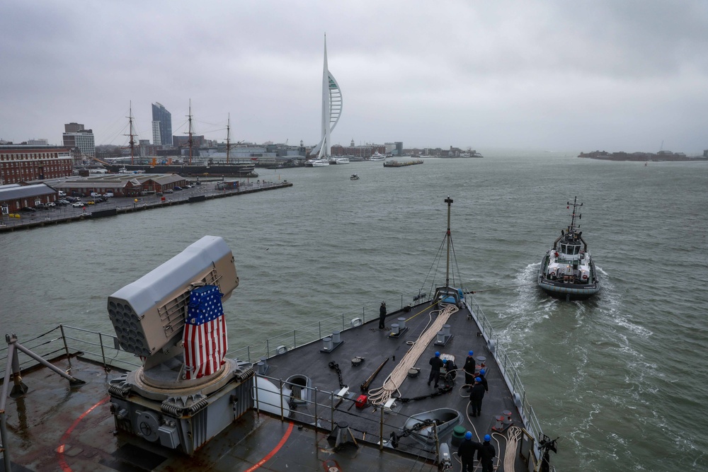 USS Gunston Hall (LSD 44) Departs Portsmouth, United Kingdom