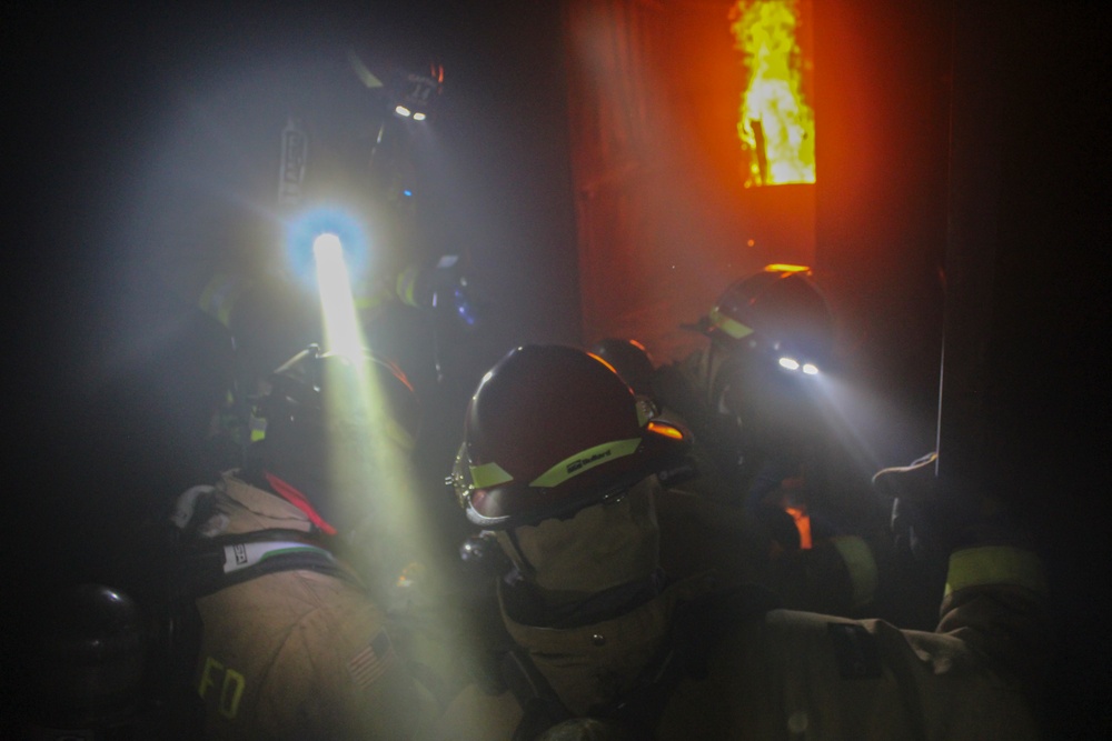 NSA Bahrain conducts life fire training for firefighters and Sailors