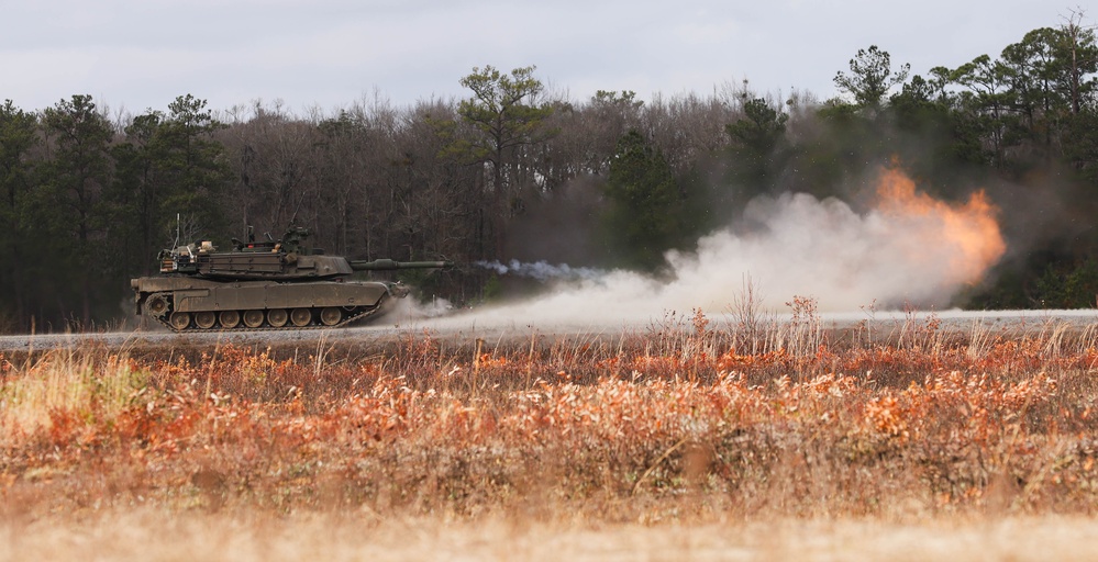 Army Journalist Trains with Tankers