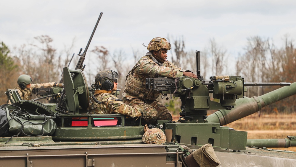 Army Journalist Trains with Tankers