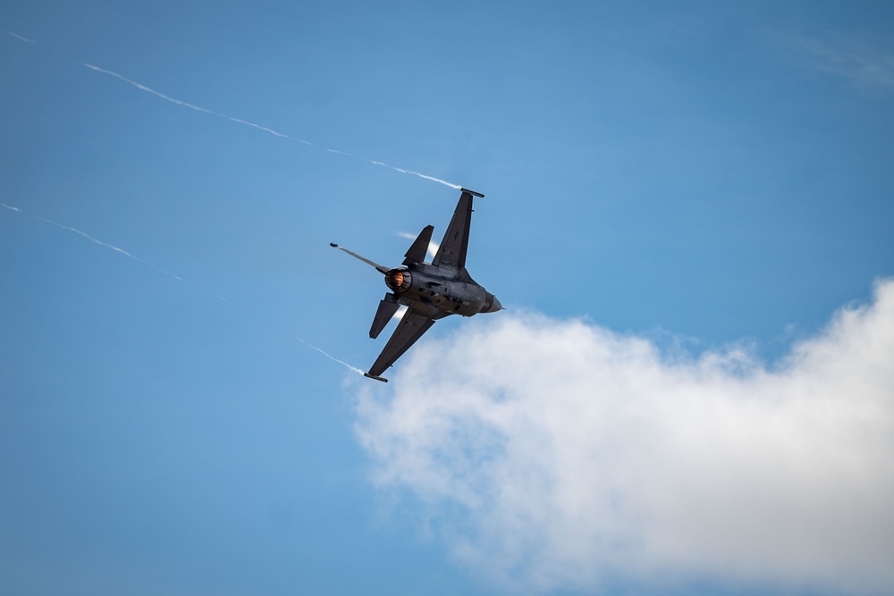 F-16 Viper Demonstration Team perform at Alabama Air Narional Guard