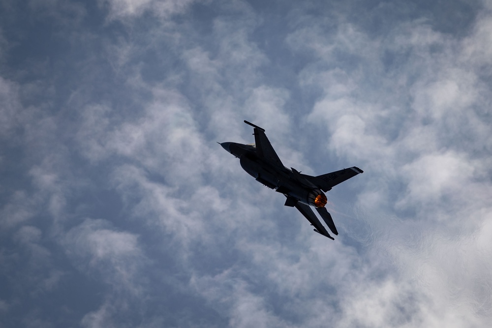 F-16 Viper Demonstration Team perform at Alabama Air Narional Guard