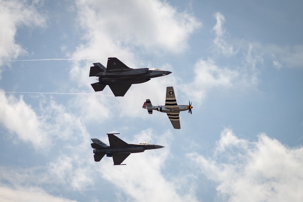 F-16 Viper Demonstration Team perform at Alabama Air Narional Guard