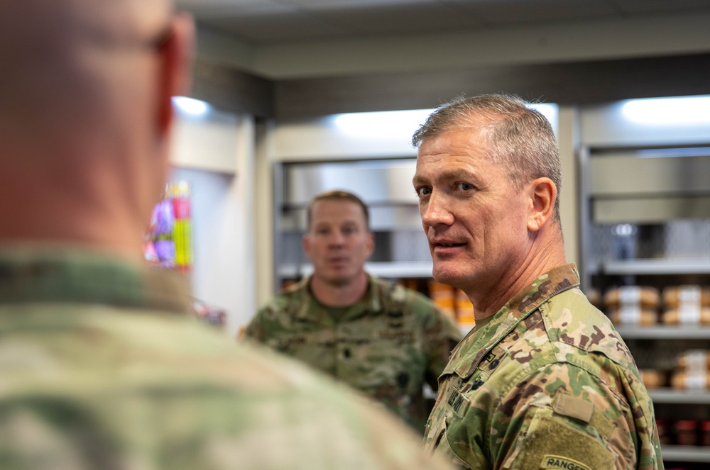 FORSCOM CSM Holland visits the Ivy Division