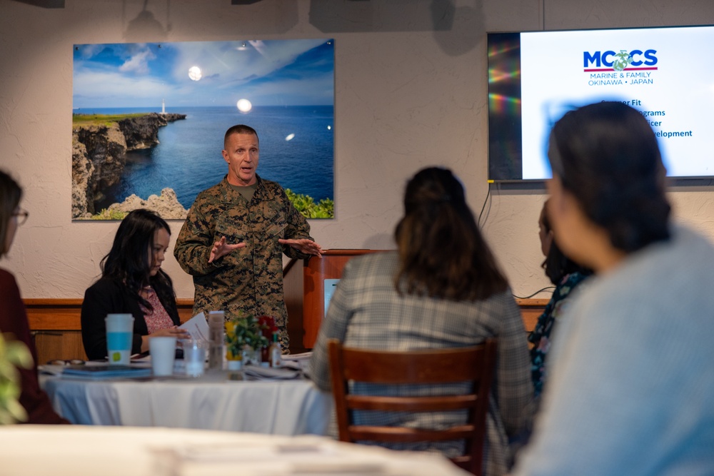 III MEF, MCIPAC general officers' spouses learn about Camp Foster services, estbalishments during family support tour