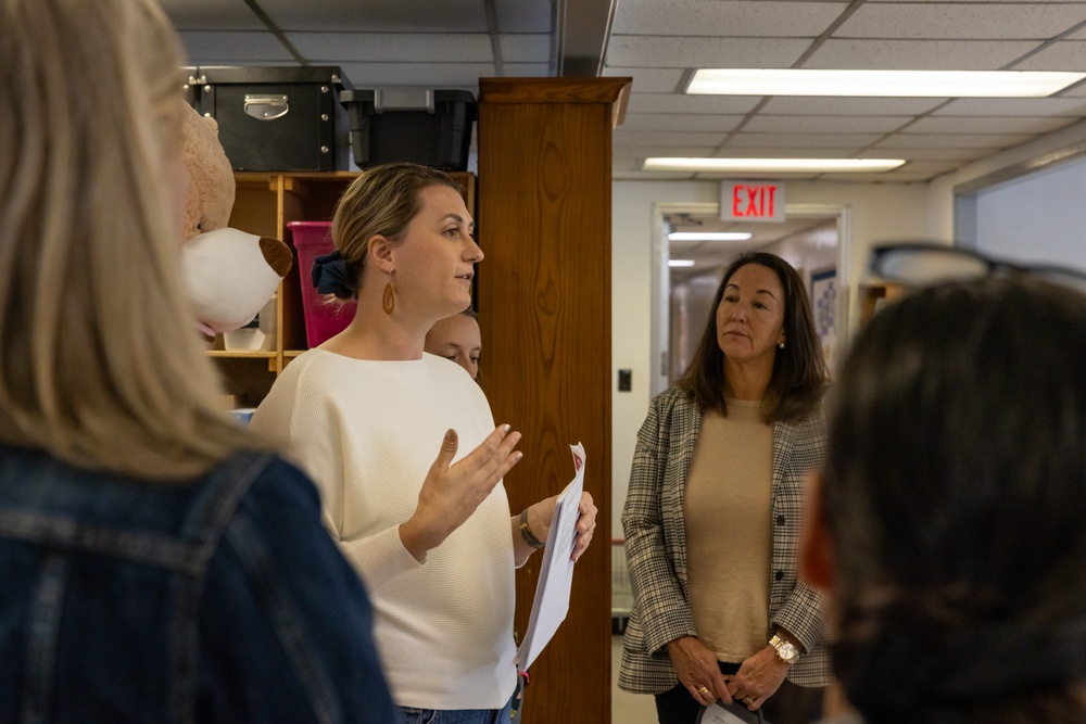 III MEF, MCIPAC general officers' spouses learn about Camp Foster services, estbalishments during family support tour