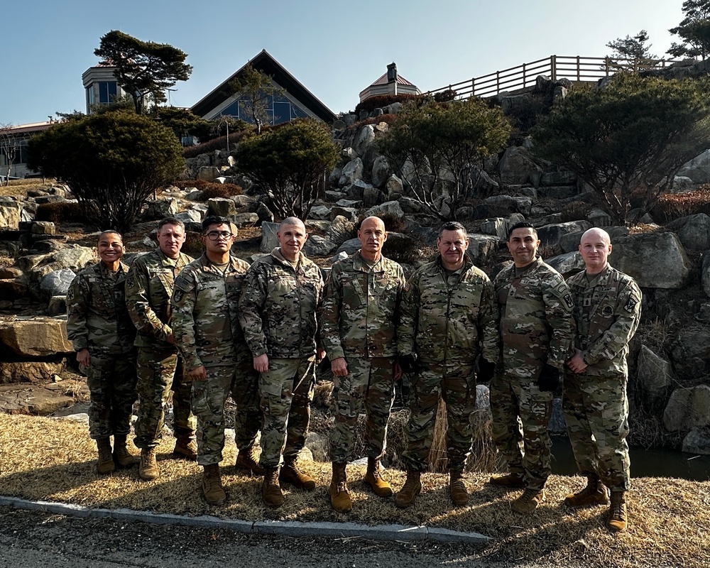 SMA Weimer visits units in South Korea