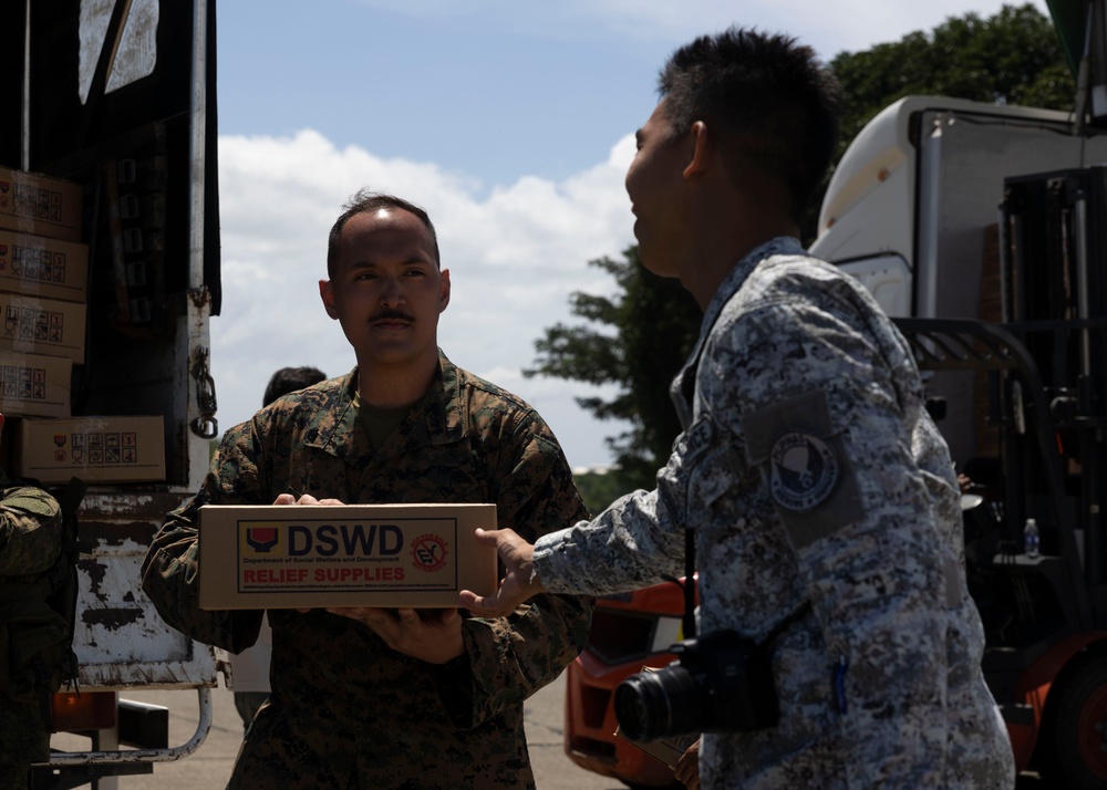 U.S. Marines Continue To Provide Aid In Support Of Mindanao Relief Efforts Alongside Philippine Allies