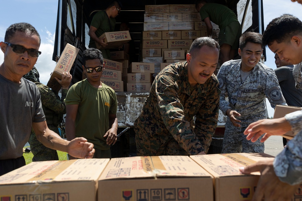 U.S. Marines Continue To Provide Aid In Support Of Mindanao Relief Efforts Alongside Philippine Allies