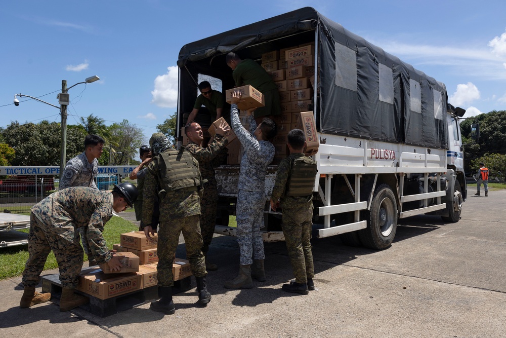 U.S. Marines Continue To Provide Aid In Support Of Mindanao Relief Efforts Alongside Philippine Allies