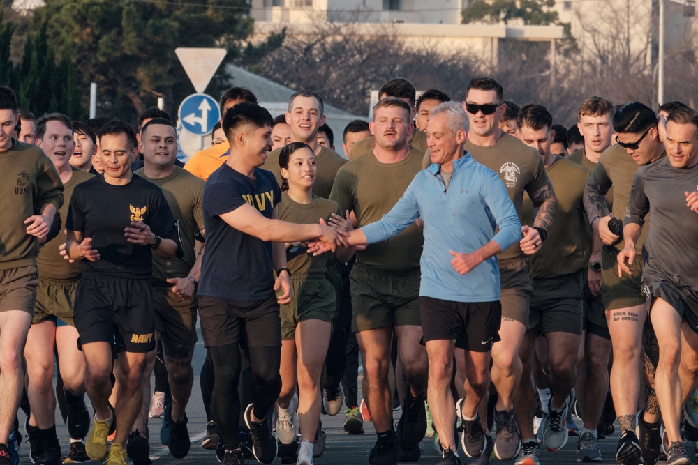 U.S. Ambassador to Japan Runs 5K in Yokosuka