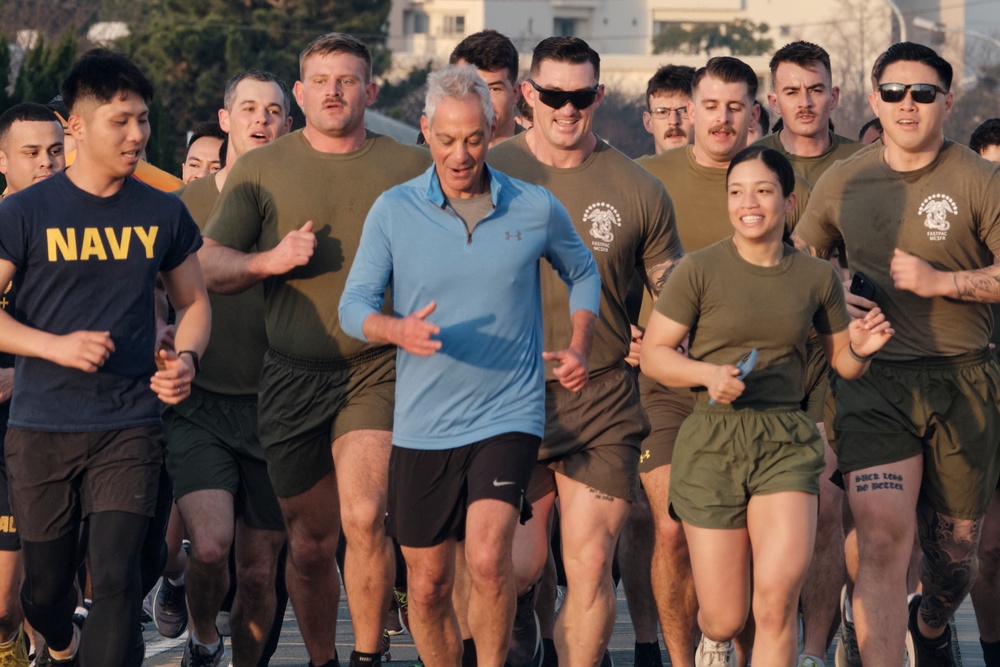 U.S. Ambassador to Japan Runs 5K in Yokosuka