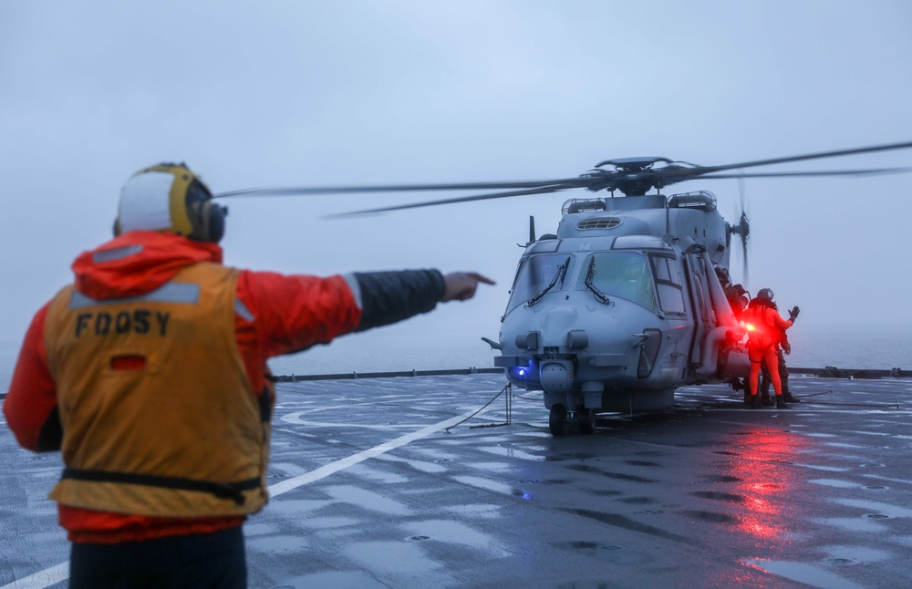 USS Gunston Hall Conducts Flight Quarters