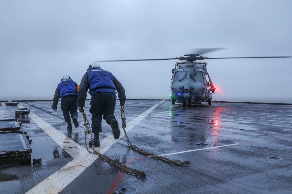 USS Gunston Hall Conducts Flight Quarters