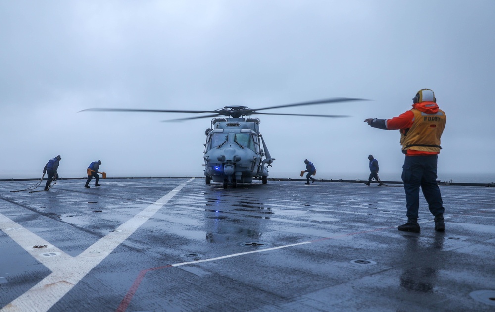 USS Gunston Hall Conducts Flight Quarters