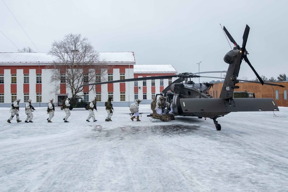 Task Force Marne, Estonian Defense Forces conduct air assault training in Estonia