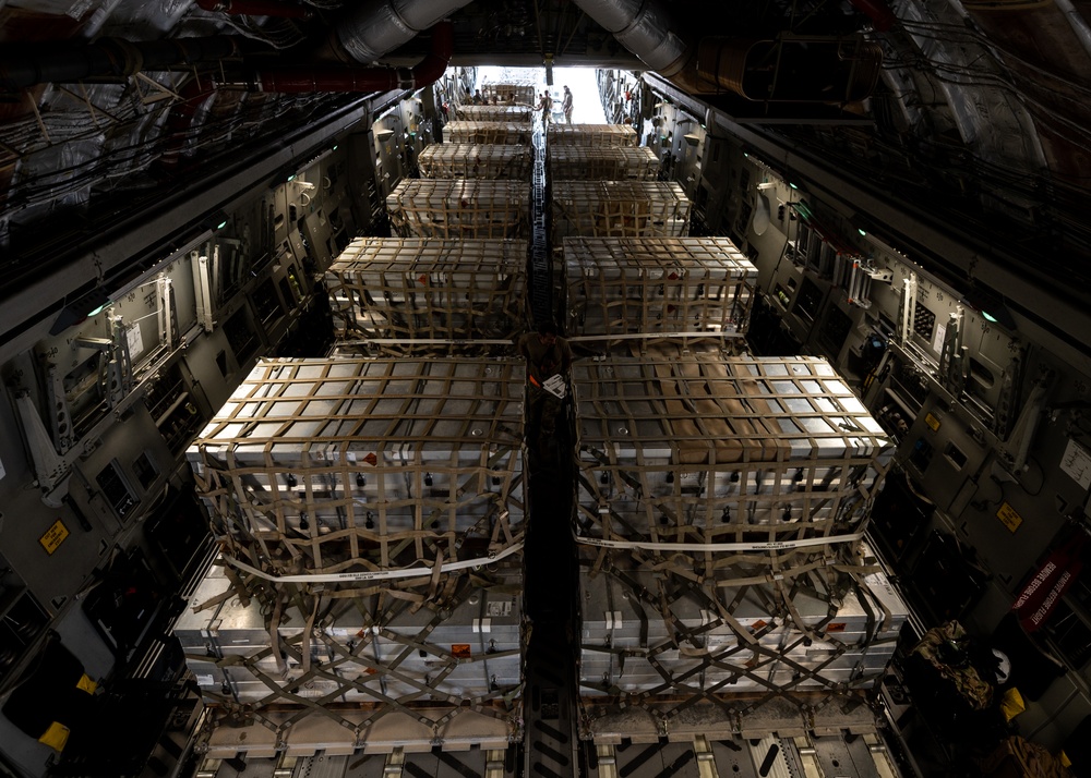 Airmen load cargo on C-17 Globemaster III