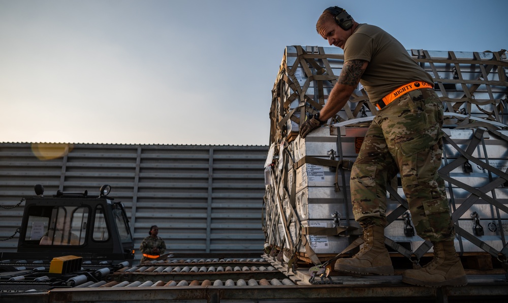 Airmen load cargo on C-17 Globemaster III