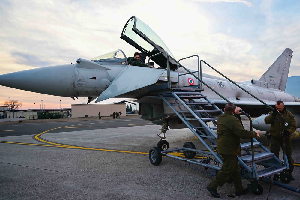 Triple Nickel conducts training with Italian Eurofighter Typhoons