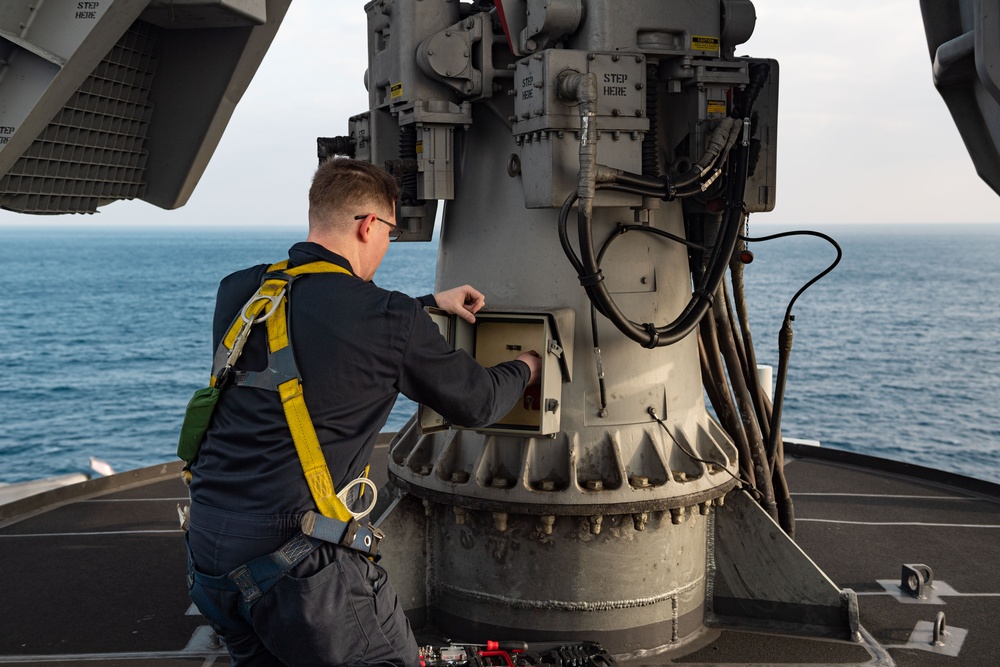 USS America Conducts Routine Maintenance