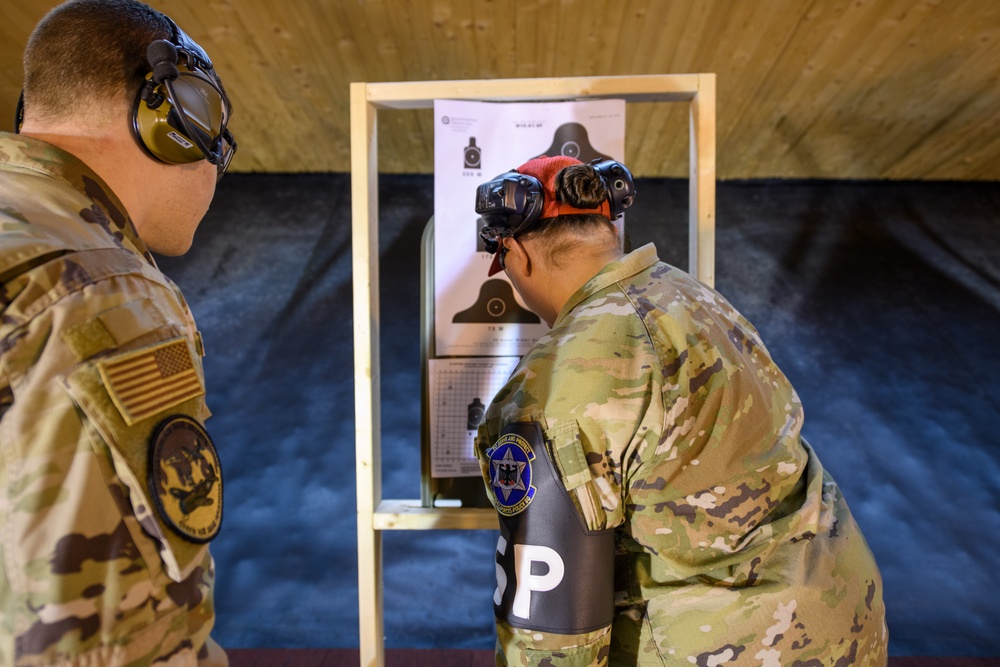 DVIDS - Images - 569th USFPS monitors 424th ABS M4 qualification [Image ...