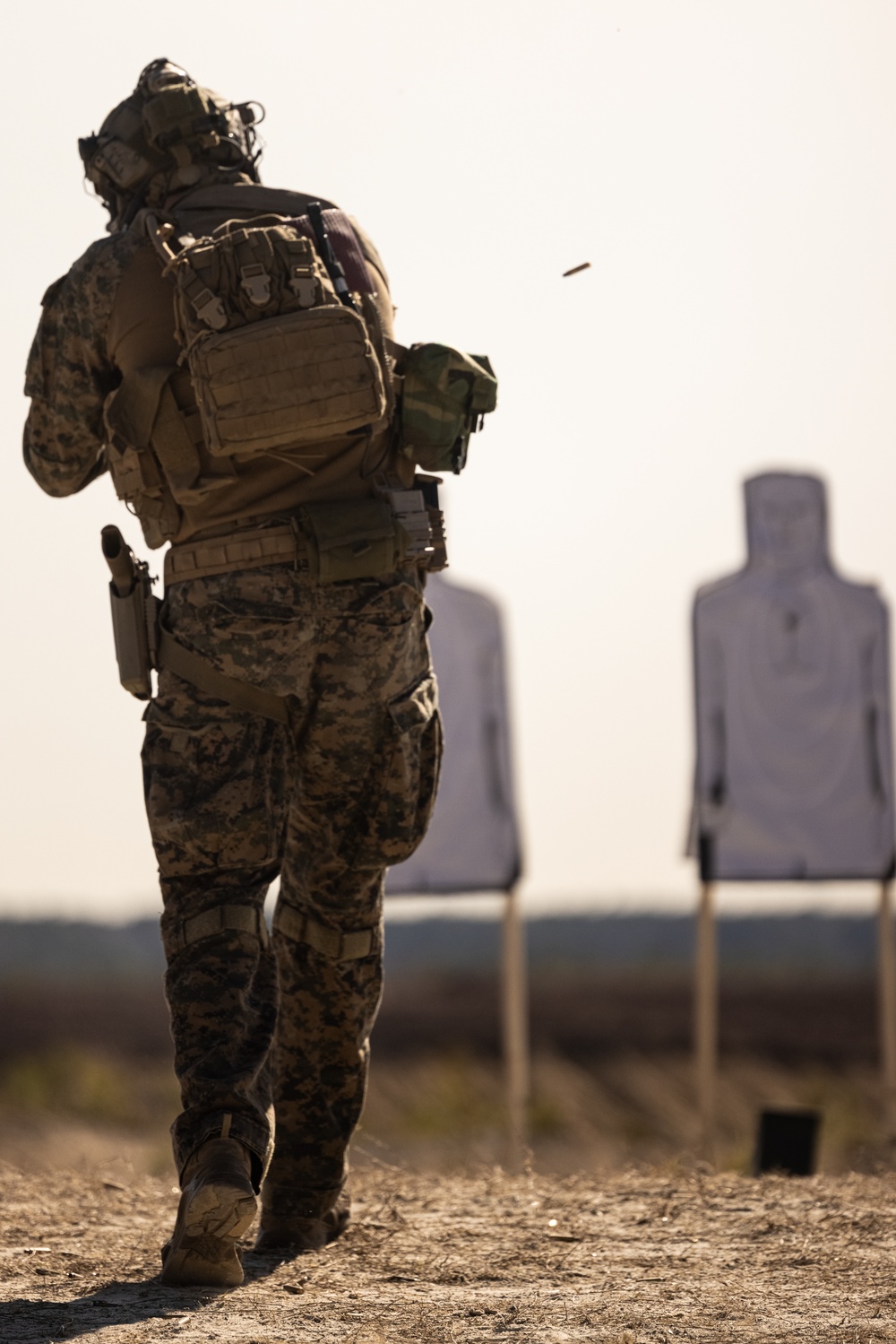 24th MEU MSPF Marines Conduct MAAWS and Small Arms Range